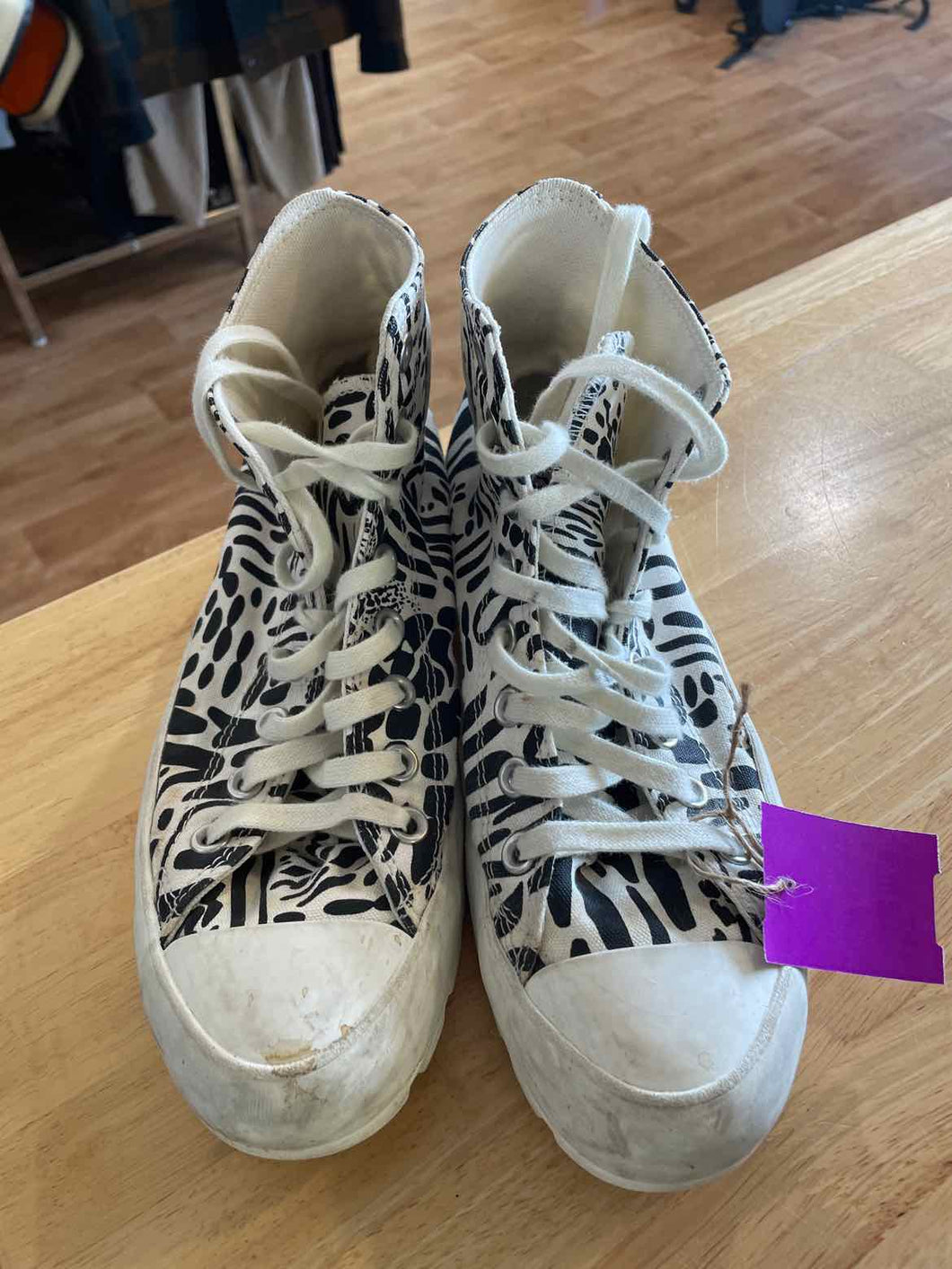 Shoe Size 9 Converse White Women's  Casual Shoes