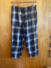 Load image into Gallery viewer, Size Medium Eddie Bauer Men's Pants
