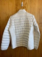 Load image into Gallery viewer, Women Size Large Patagonia White Women's Light Jacket
