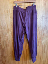 Load image into Gallery viewer, Size 10 Lululemon Maroon Women&#39;s Pants
