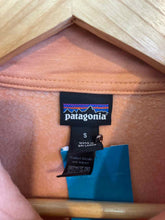 Load image into Gallery viewer, Size Small Patagonia Peach Women's Sweater &amp; Sweatshirt

