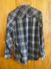 Load image into Gallery viewer, Size Medium Columbia Men's Long Sleeve Shirt
