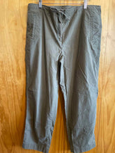 Load image into Gallery viewer, Size 16 Talbots Green Women's Pants
