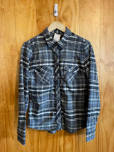 Load image into Gallery viewer, Size Medium Kuhl Grey Women&#39;s Flannel
