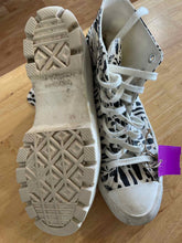 Load image into Gallery viewer, Shoe Size 9 Converse White Women&#39;s  Casual Shoes
