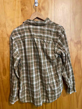 Load image into Gallery viewer, Size Medium REI Olive Women&#39;s Flannel
