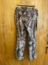 Load image into Gallery viewer, Size Large Cabelas Camo Women&#39;s Pants
