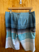Load image into Gallery viewer, Size 32 O'neill Men's Swim Trunks
