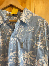 Load image into Gallery viewer, Size L Columbia Men's Short Sleeve Shirt
