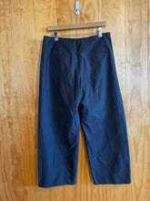 Load image into Gallery viewer, Size 12 Lululemon Black Women&#39;s Pants
