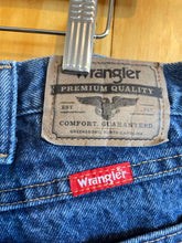 Load image into Gallery viewer, Size 40 Wrangler Men's Jeans
