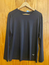 Load image into Gallery viewer, Size XL Arc'teryx Black Women's Long Sleeve Shirt

