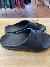 Load image into Gallery viewer, Shoe Size 11 Oofos Black Sandals
