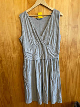 Load image into Gallery viewer, Size X-Large The North Face Grey Dress
