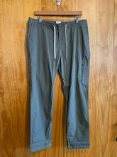 Load image into Gallery viewer, Size XL Vuori Olive Women&#39;s Pants
