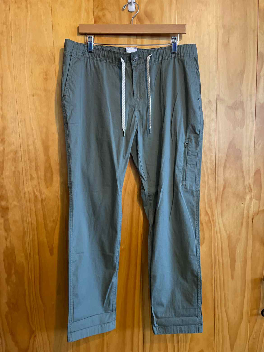 Size XL Vuori Olive Women's Pants
