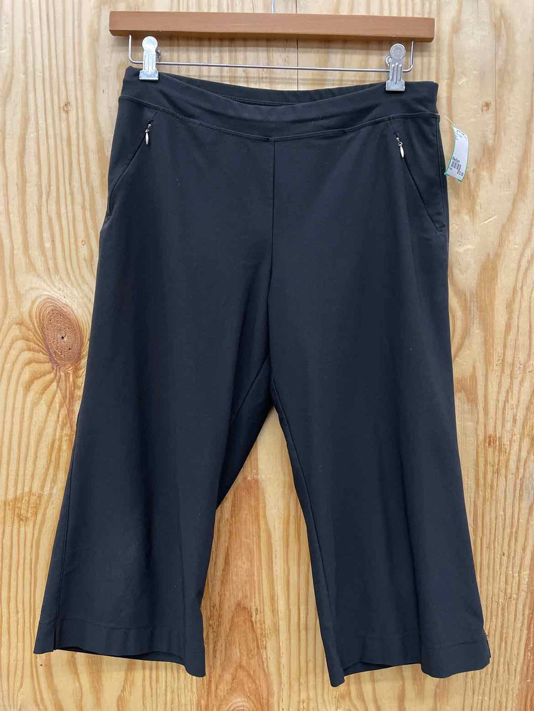 Lucy Size Medium Black Women's Capris